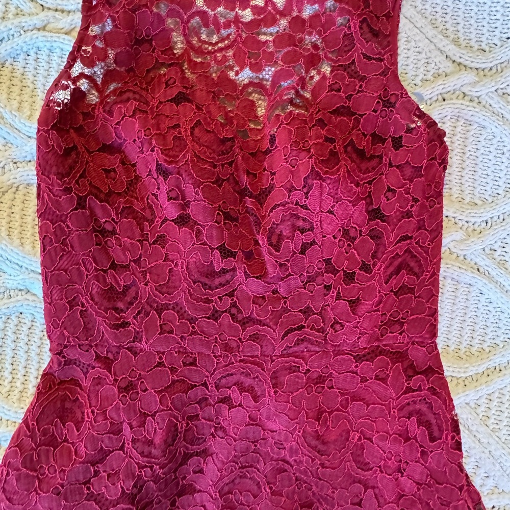 Elegant Lace Sleeveless Dress - Red - Picture 3 of 4